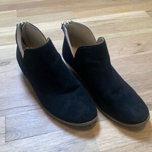Soda Black Faux Suede Ankle Booties Women’s 7